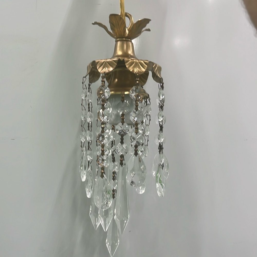 Hanging crystal pendant light